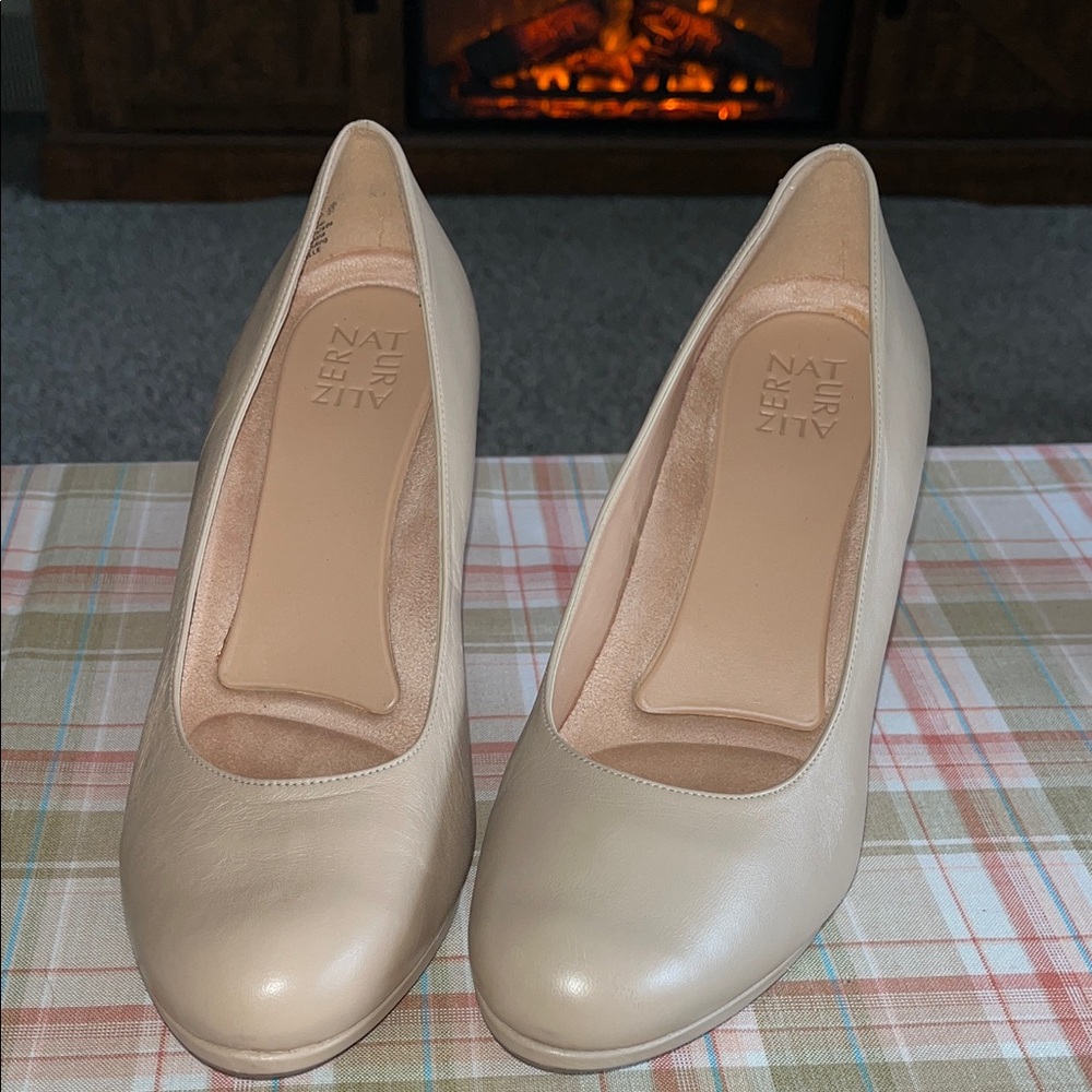 Naturalizer Michelle Women's leather Beige Heels 10M
